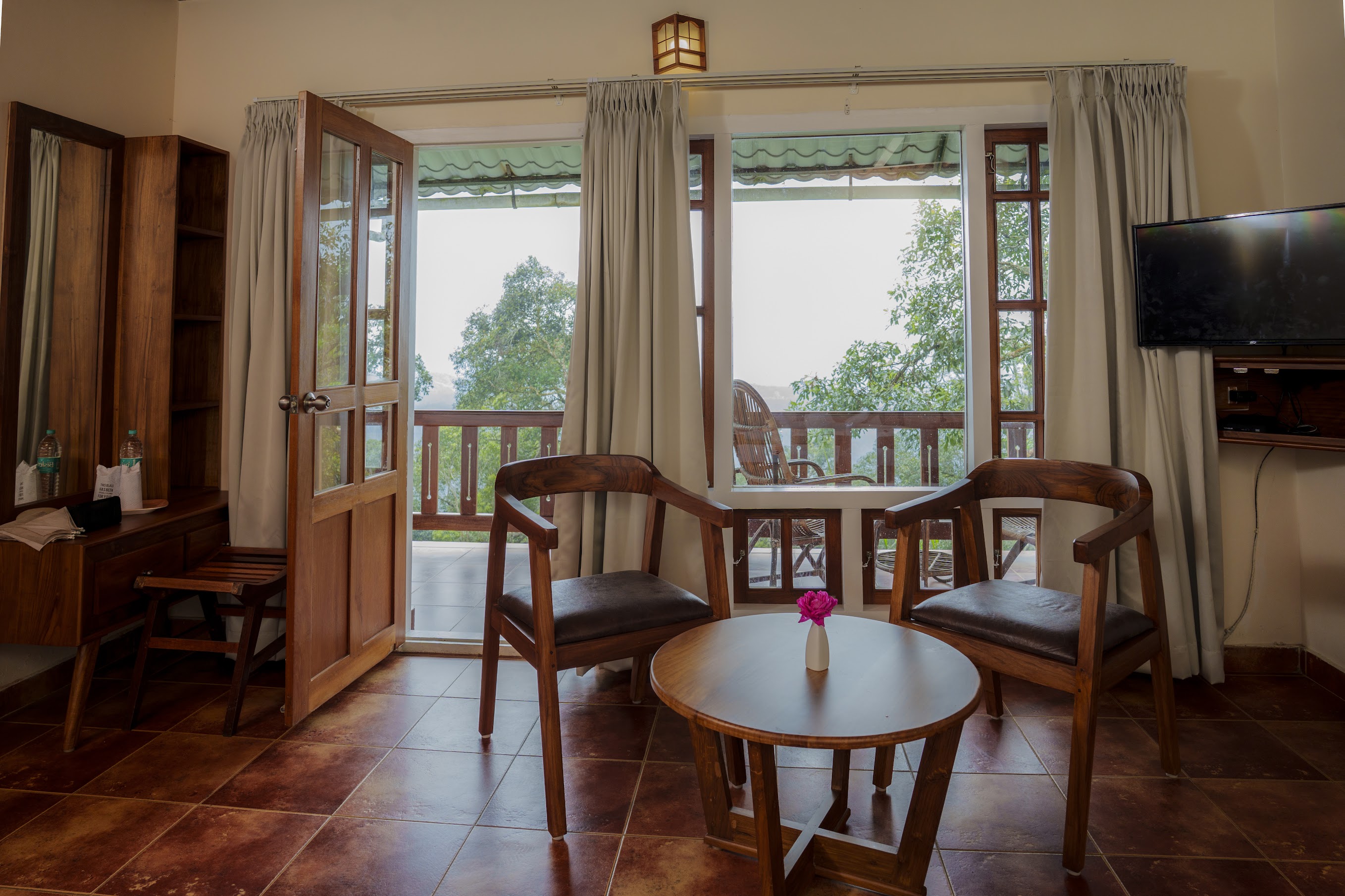 Superior Room with Balcony Image 15